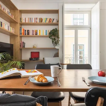 Plum Guide - North Wind Apartment Lisbon