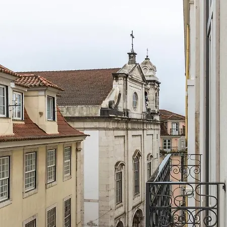 Apartment Plum Guide - North Wind Lisbon