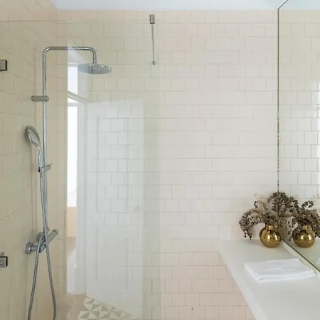 Apartment Plum Guide - North Wind *
