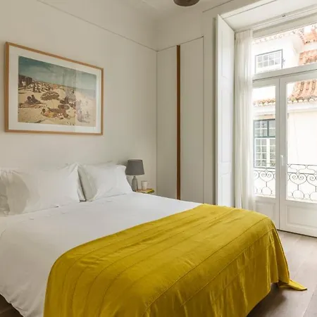 Apartment Plum Guide - North Wind Lisbon